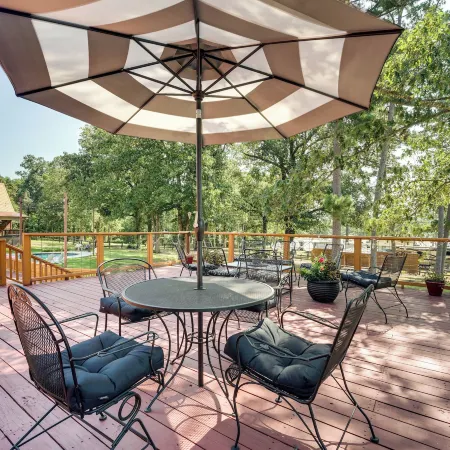 Charming Texarkana Home Lake and Pool Access!