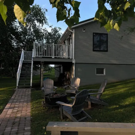 Newly remodeled Riverfront 3 bedroom house on the Great Chazy River with dockage Отели в г. Шамплейн