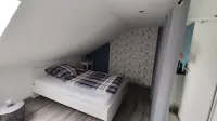 Cozy top floor apartment in the heart of East Westphalia-Lippe Hotels near Brinkkapelle Stukenbrock