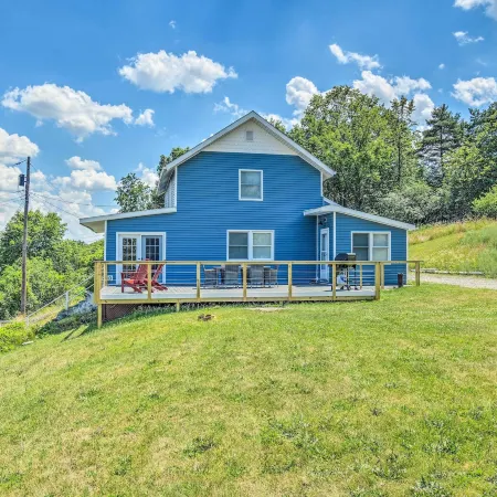 Watkins Glen Lakeview Cottage w/ Waterfall! Hotels in Reading