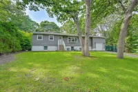 Hampton Bays Retreat Walk to Squires Beach! - 3-Star