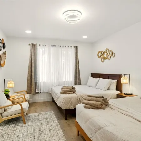 Le17:  4-Bedroom 3Full Bathroom House in Gorgeous Anchorage Neighborhood with AC
