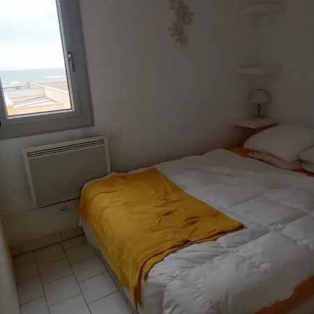 Sea Breeze - Sea View Apartment, 100 Meters from the Beach, Pets Welcome! Отели в г. Фронтиньян
