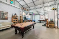 7Br Red Barn Ranch- Pool • Hot Tub • Game Room • Sleeps 18 + Onsite Farm Stand