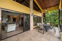 Ocean View, Infinity Pool & Lush Gardens!