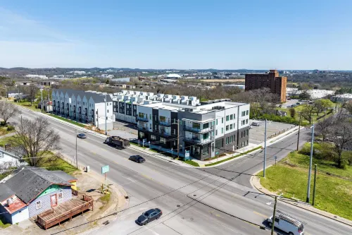 New Build 2 Condos Minutes From Downtown Nashville Dining & Entertainment