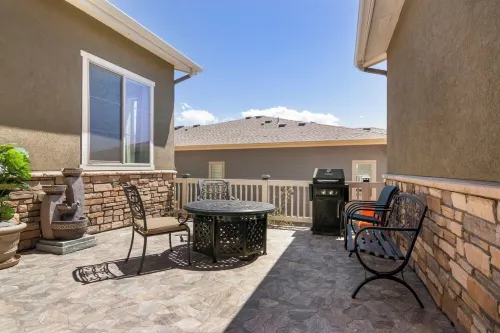 Relaxing Foothills Retreat in Gorgeous Modern Home