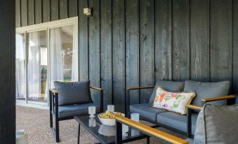 Stylish 3 Bedroom Pool Pets Sleeps 10