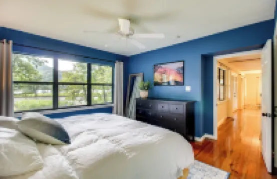 도크와 핫텁: 테네시 리버 캐빈 겟어웨이