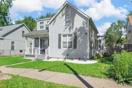 Great Escape 4 bedroom house  2 King Bed in Belleville with WiFi fitness room