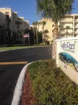 Ground Floor Newly Remodeled Large Condo on Car Free Section-New Smyrna Beach Hotel a 