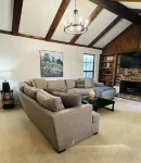 Charming 2-bedroom 2-bath cottage with AC, WiFi in fabulous Lenexa