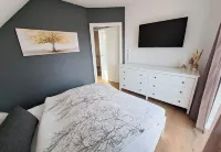 Geräumige Ferienwohnung mit 2 Schlafzimmern, 2 Bädern und Garten