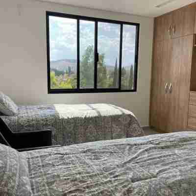 Exclusive and equipped 3 bedroom apartment.  10 minutes from downtown! Rooms