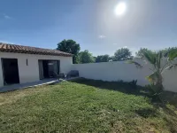 New house & close to the beach Các khách sạn ở Le Muy