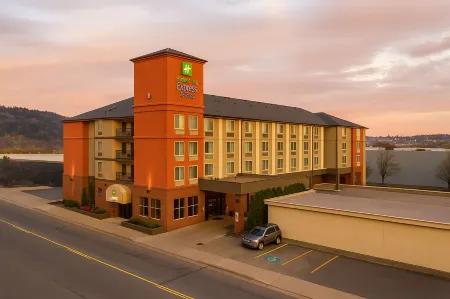 Holiday Inn Express & Suites PORTLAND-NW DOWNTOWN by IHG
