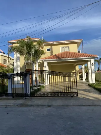 Spacious villa at 25 mts from Atlantic ocean Отели в г. Кабрера