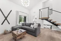 Creekside 3B/3B Townhome - 1 Block to Ski Lift!