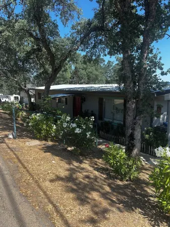 Cozy 2-bedroom home in amazing Clearlake with AC, WiFi, Boat Parking