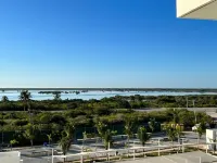 Luxury beachfront condo w/private jacuzzi Hotel a Dzemul