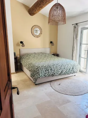 Pretty renovated farmhouse in Saint Rémy de Provence