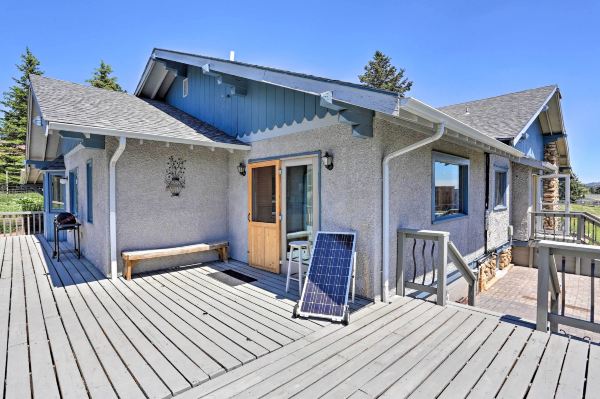 Walk to Downtown: Custer Retreat w/ Fire Pit!