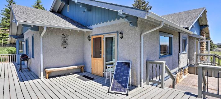Walk to Downtown: Custer Retreat w/ Fire Pit! Hotels in Custer