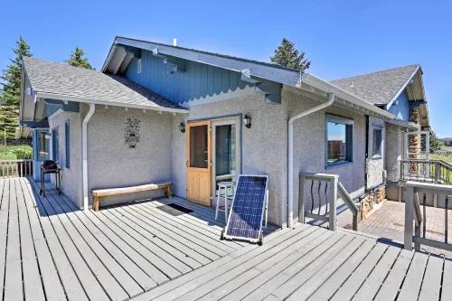 Walk to Downtown: Custer Retreat w/ Fire Pit!