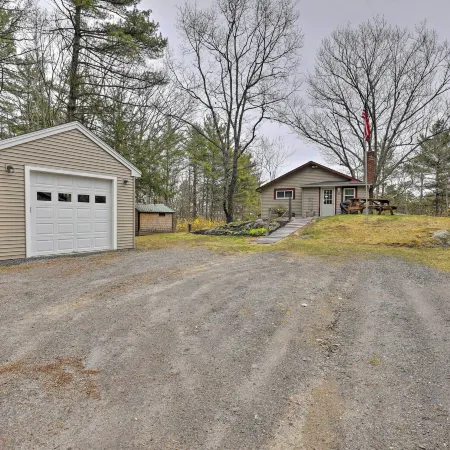 Cute Gilford Cottage w/ Grill - Walk to Marina