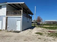 Spacious 5-bedroom lodge in brilliant Delacroix with AC, WiFi