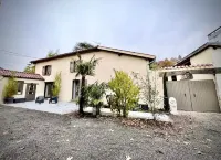 Maison de Ville Idéale Pour Découvrir Vienne et Lyon Hotels in Vienne