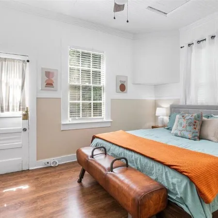 Pet-Friendly Cottage, Walk to Downtown Entertainment & Parades!
