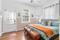 Historic Stylish Cottage 5 Min Walk to Downtown Mobile