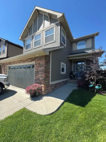 Water Front 2-Story Luxury furnished home in Airdrie! 15min from CalgaryAirport.