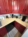 Large 3BD 1st Floor Apartment Minutes from 290