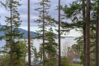 Beautiful Views and Modern Amenities - Charming Coastal Cottage