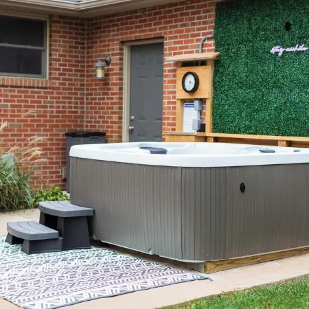 Abe's Hideaway - Arcade, Hot Tub, Home Theater - Quiet upscale neighborhood