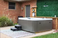 Abe's Hideaway - Arcade, Hot Tub, Home Theater - Quiet upscale neighborhood