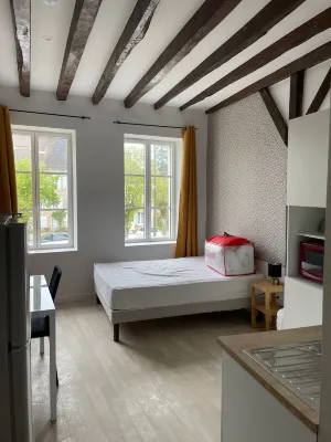 Romantic studio in Burgundy