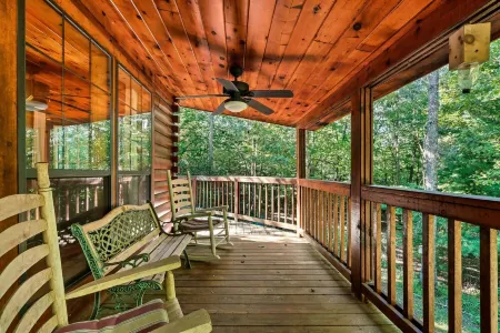 Copper Ridge Log Cabin RV/Boat/Trailer parking