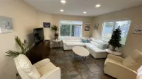 Modern Oasis -  Pool, Spa, Great Location