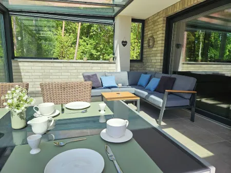 Lychensee villa with lake view, conservatory, fireplace and sauna Отели в г. Лихен