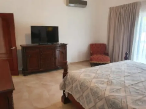 Glamorous & beautiful villa فنادق في 