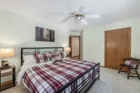 Private Secluded House on 12 acres, Nature Forest Retreat in Amherst, Wisconsin