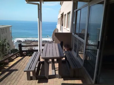 WAKE UP TO THE SOUND OF THE WAVES!1BEDROOM,SLEEPS4.ON THE BEACH Hotels in der Nähe von Umdloti Beach