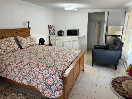 Charming Room with WiFi and AC in Beautiful Venice