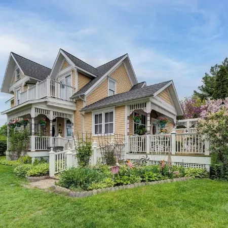 Charming Victorian, Private Hot Tub