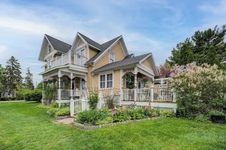 Charming Victorian, Private Hot Tub