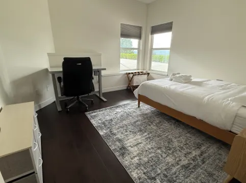 2 acres lot with Mt Rainier view 에지우드 호텔