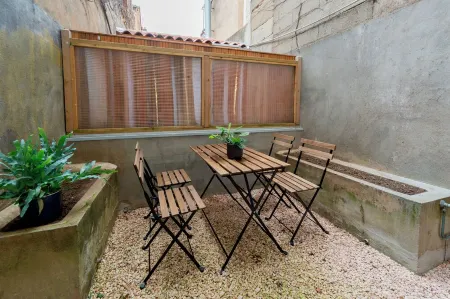 Charming T2 Apartment with Terrace in Mâcon - Near Train Station Отели в г. Макон